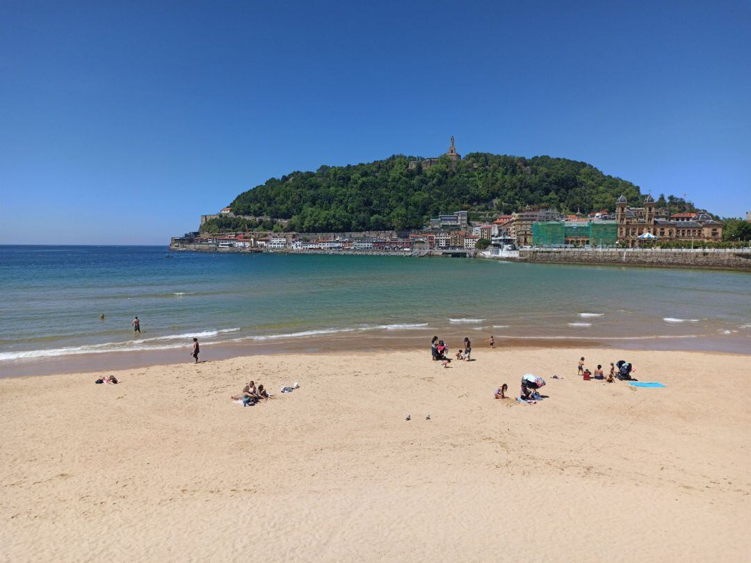 Playa de La Concha en San Sebastián durante la desescalada.