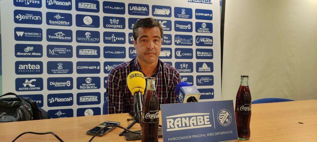 José Pérez Herrera durante la rueda de prensa en Chapín