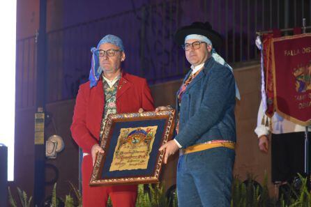 Entrega del pergamino acreditativo de pregonero.