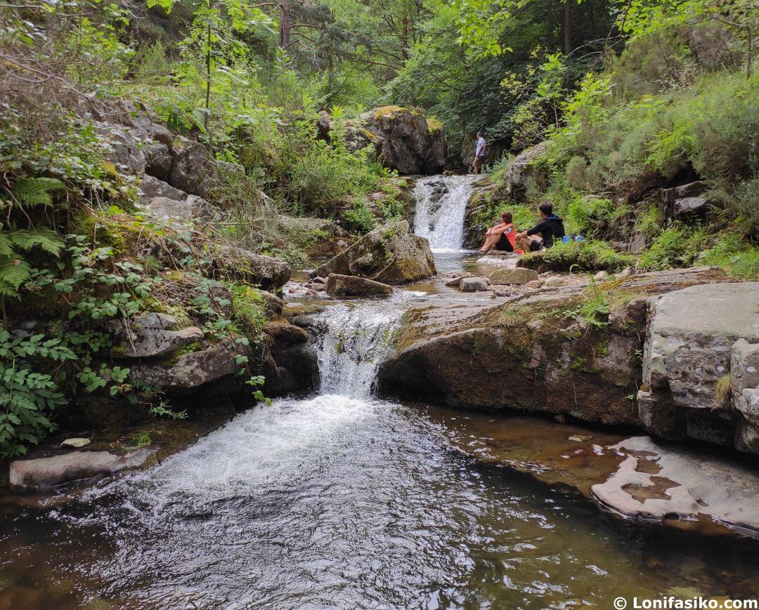 Cascadas de Puente Ra en la Sierra de Cebollera