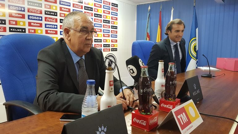 Quique Hernández, presidente, y Carlos Parodi en la sala de prensa del Rico Pérez