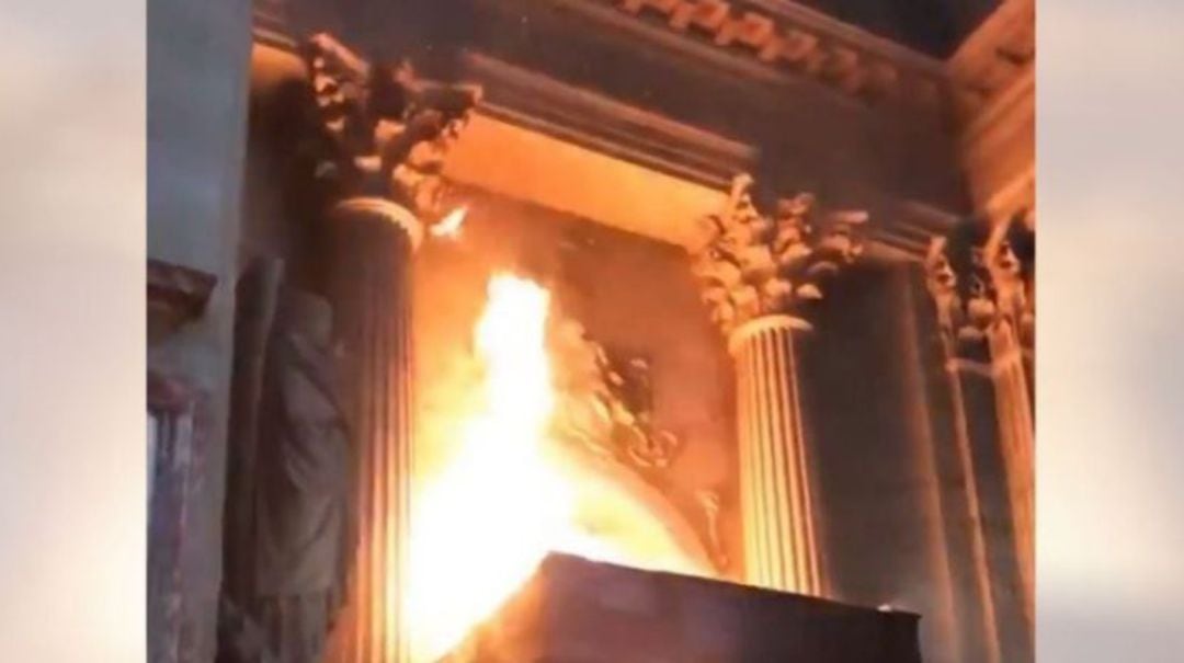 Arde en París la iglesia en la que se rodó &#039;El código Da Vinci&#039;