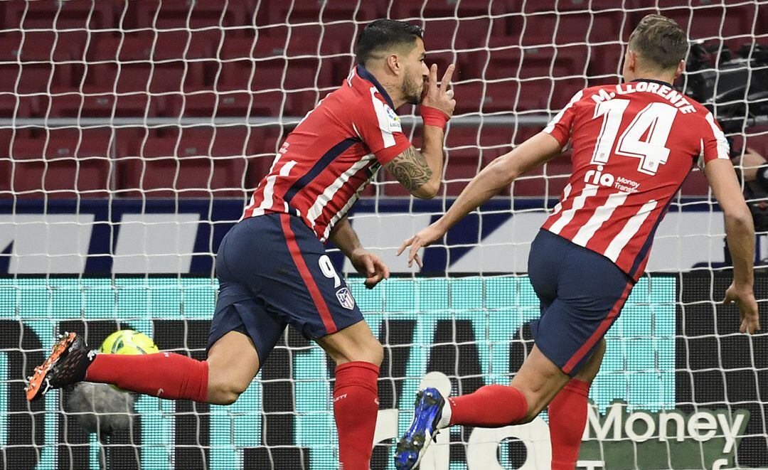Luis Suárez celebra su gol