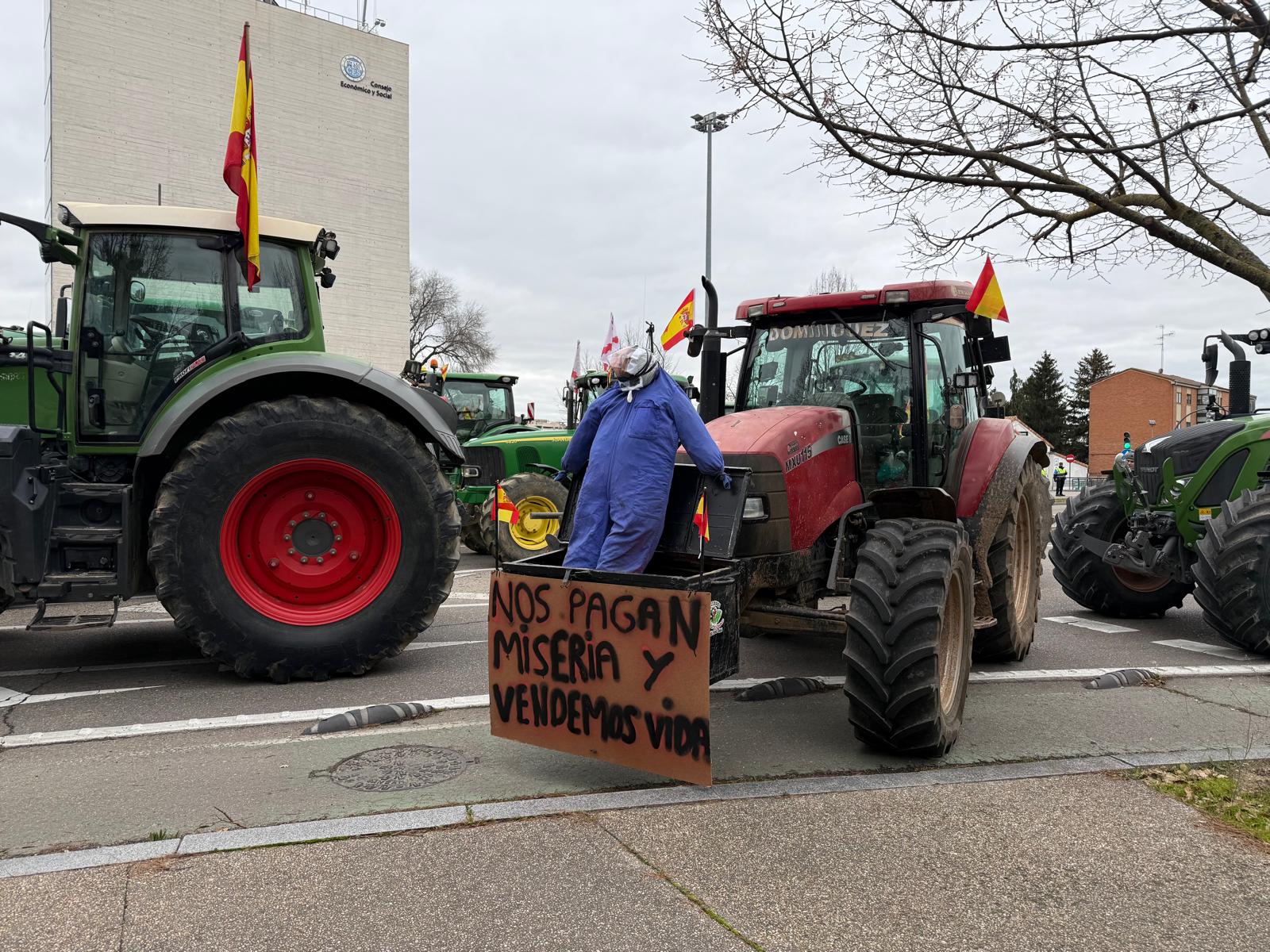 El campo de Castilla y León grita "¡Basta ya!" ante el acuerdo de Europa con Mercosur: "Nos van a terminar de hundir en la miseria" | Cadena SER