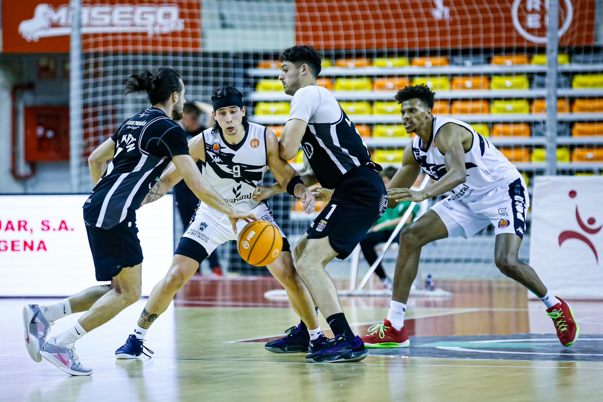 Un lance del partido entre el Odilo y Tizona