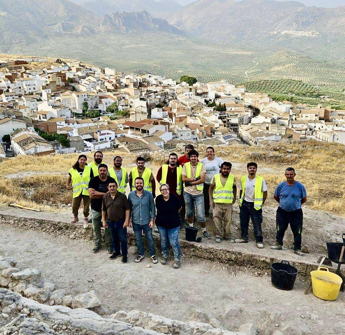 Grupo de voluntarios del VIII Campo del Castillo Nuevo de Bedmar