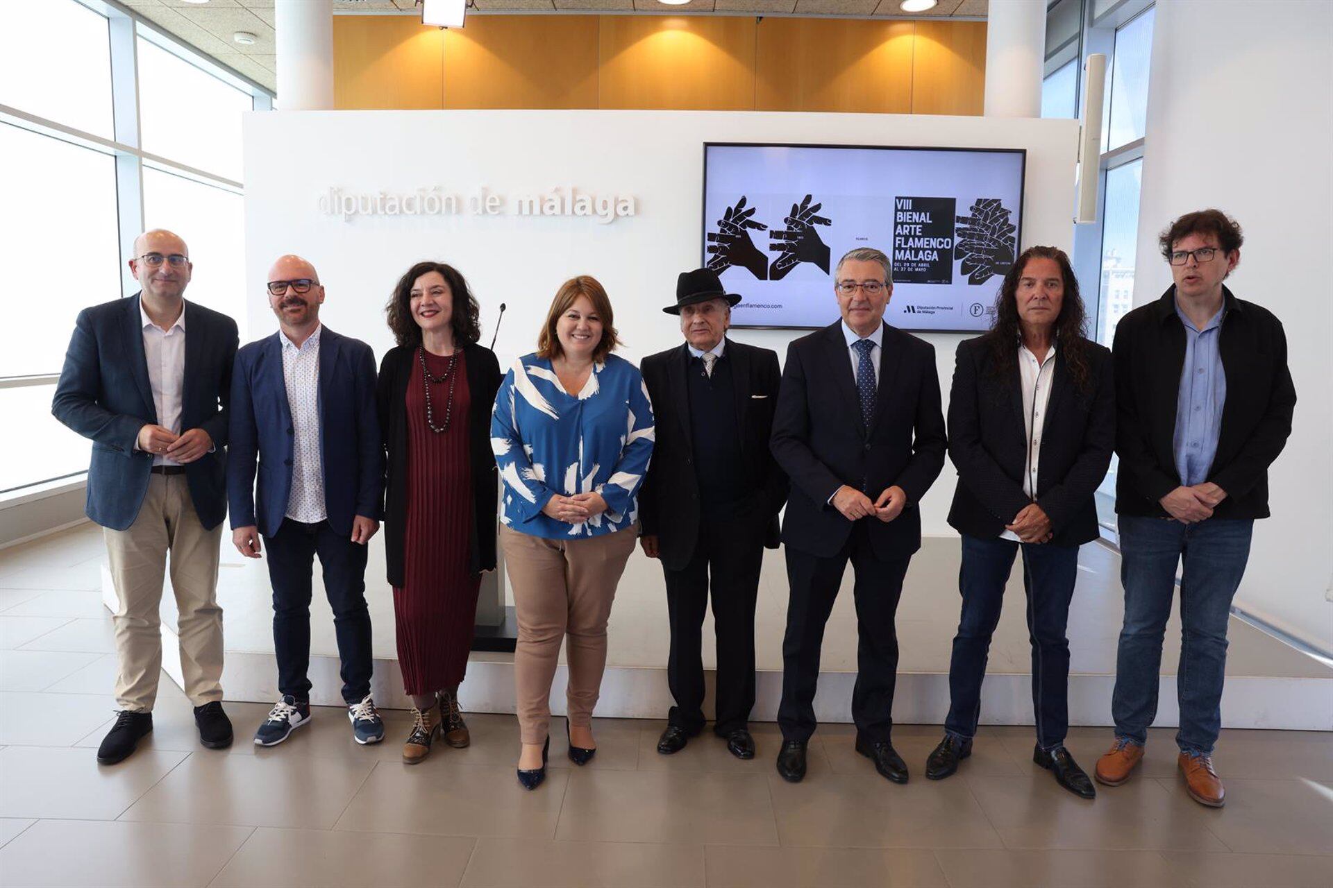 Foto de familia de la presentación de la Bienal de Arte Flamenco de Málaga