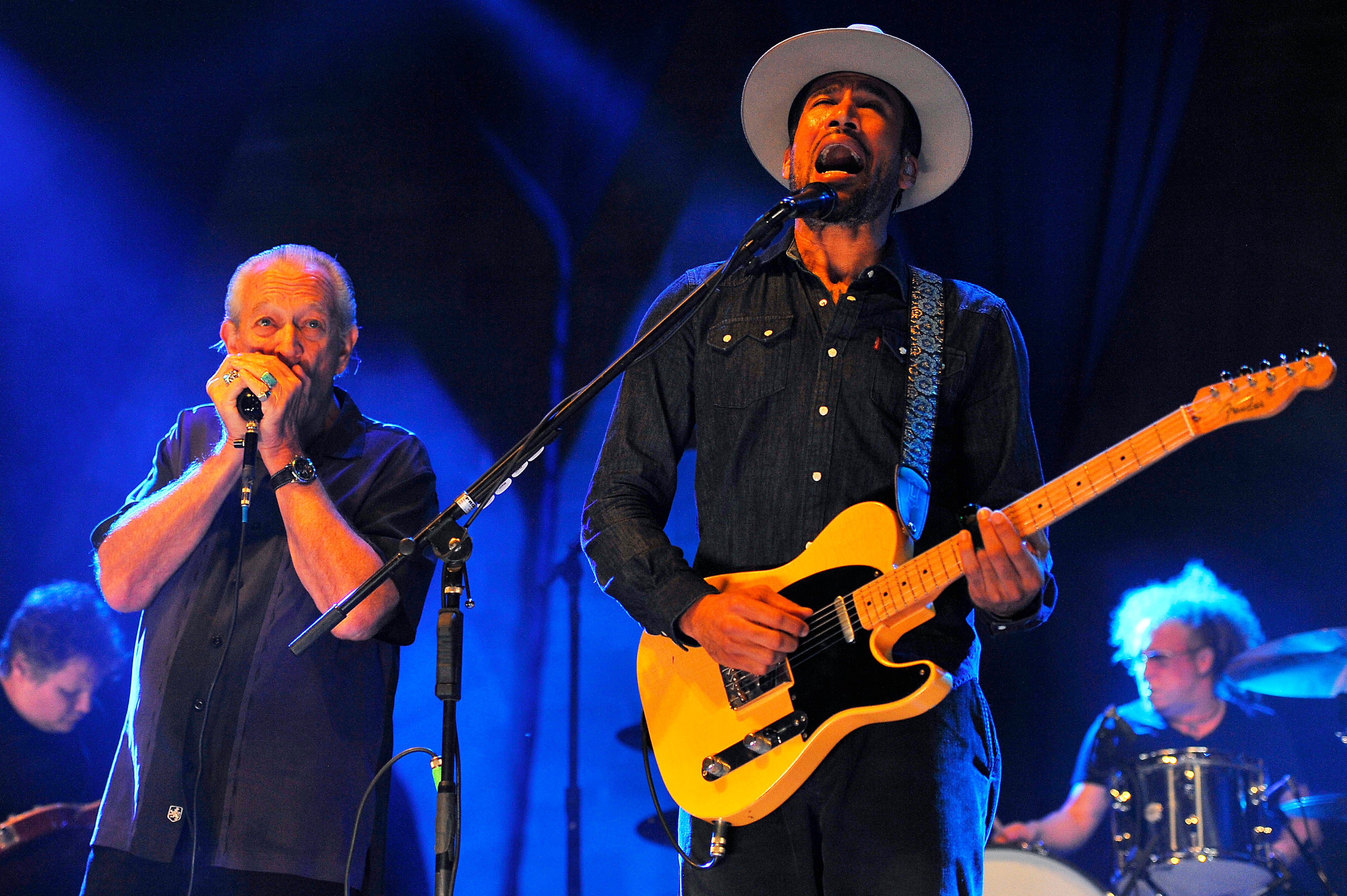 Ben Harper y) Charlie Musselwhite en el festival Pistoia Blues 2013. (Photo by Giacomo Morini/Pacific Press/LightRocket via Getty Images)