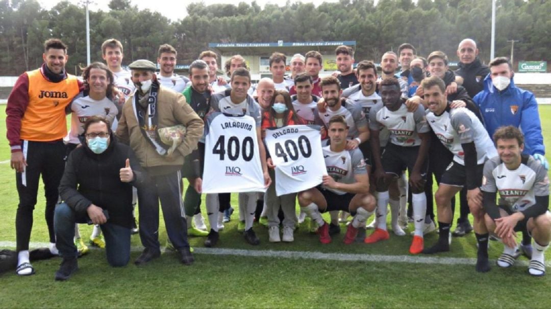 Delgado y Lalaguna celebrando sus 400 partidos con la camiseta del Tudelano 