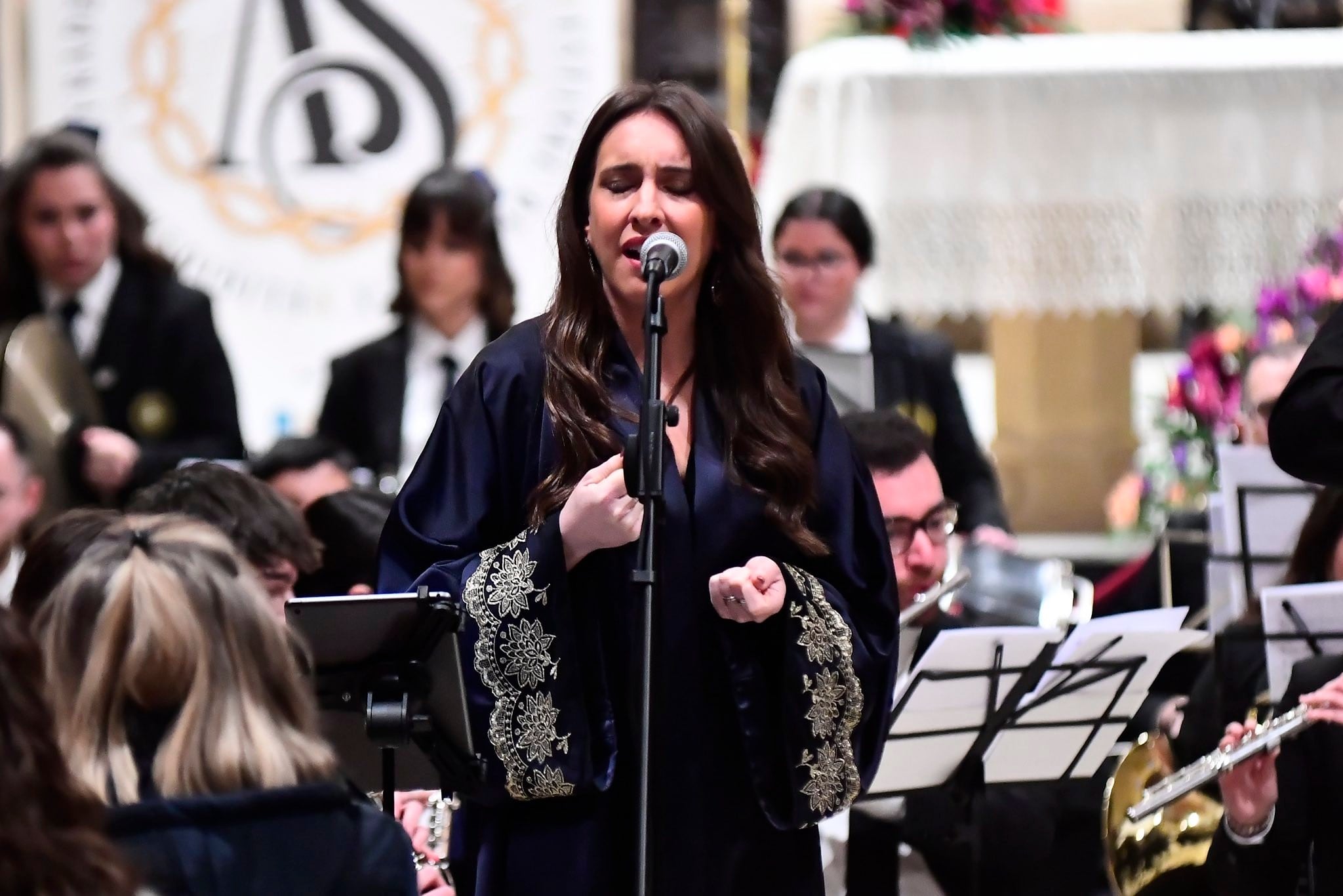 La cantaora linarense Belén Vega, junto a la Filarmónica de Gracia, durante el concierto "Así reza Úbeda" en la programación de Ars Sacrum
