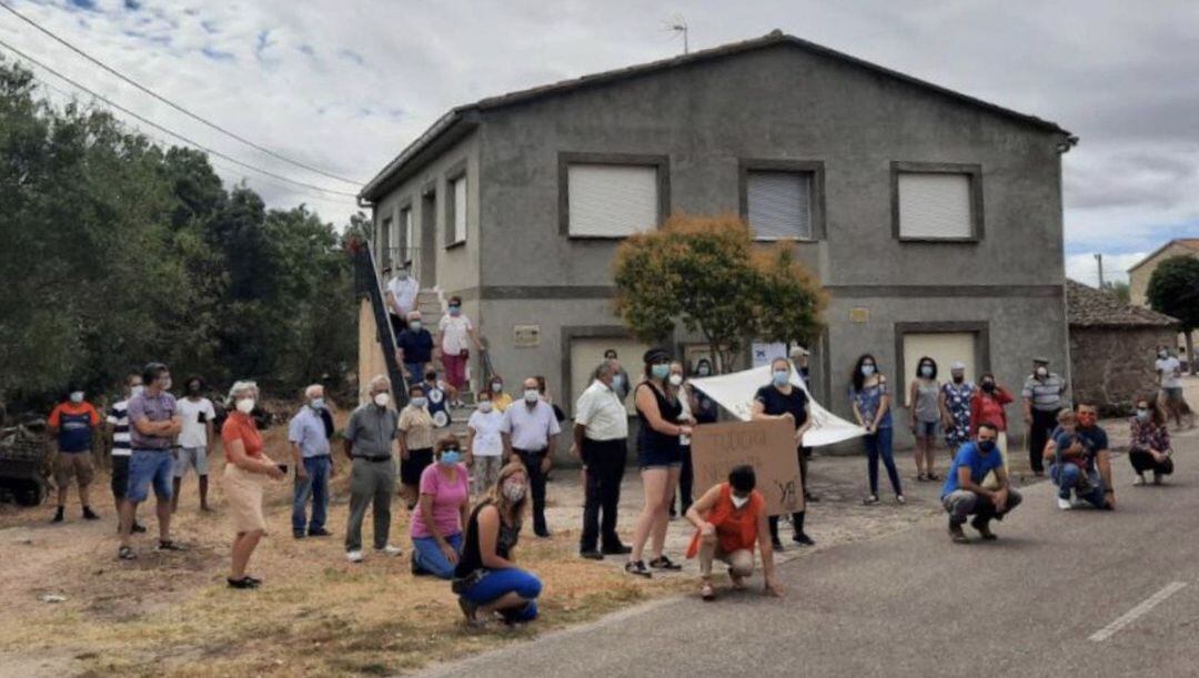 Movilización por la reapertura de consultorios en la localidad sayaguesa de Tudera (Zamora) en agosto de 2020.