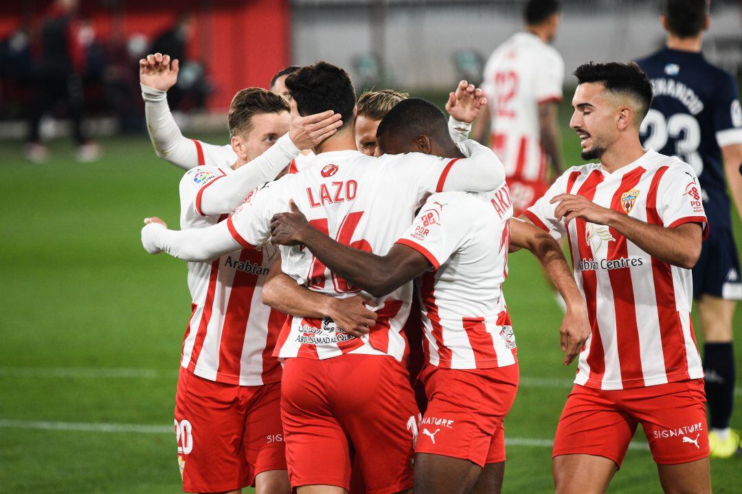 Esta imagen se ha repetido 27 veces en el Estadio.