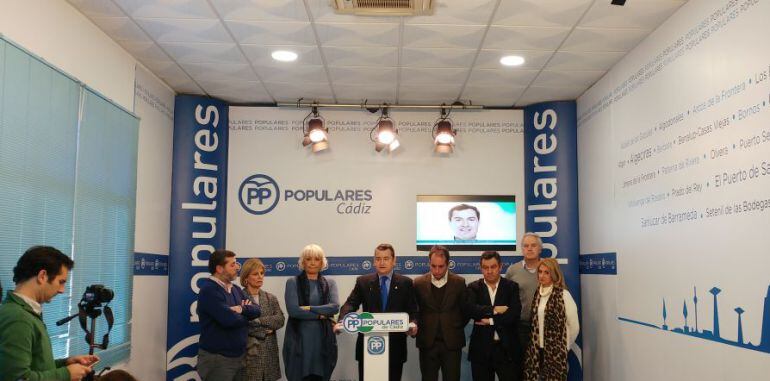 El presidente del PP de Cádiz, Antonio Sanz, en rueda de prensa