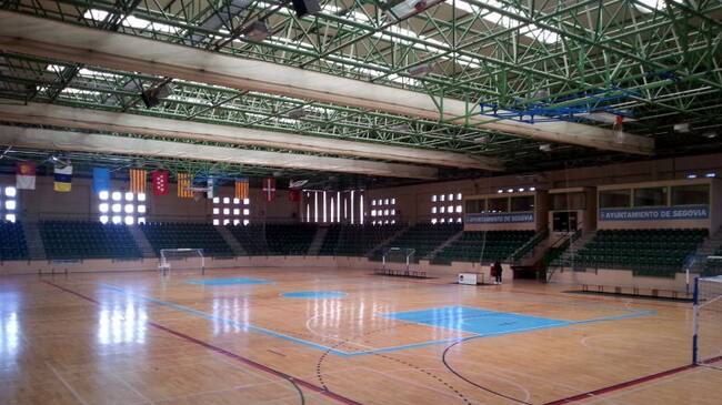 El cambio en el pavimento del pabellón Pedro Delgado puede complicar el arranque de la temporada del Naturpellet Segovia en Primera División