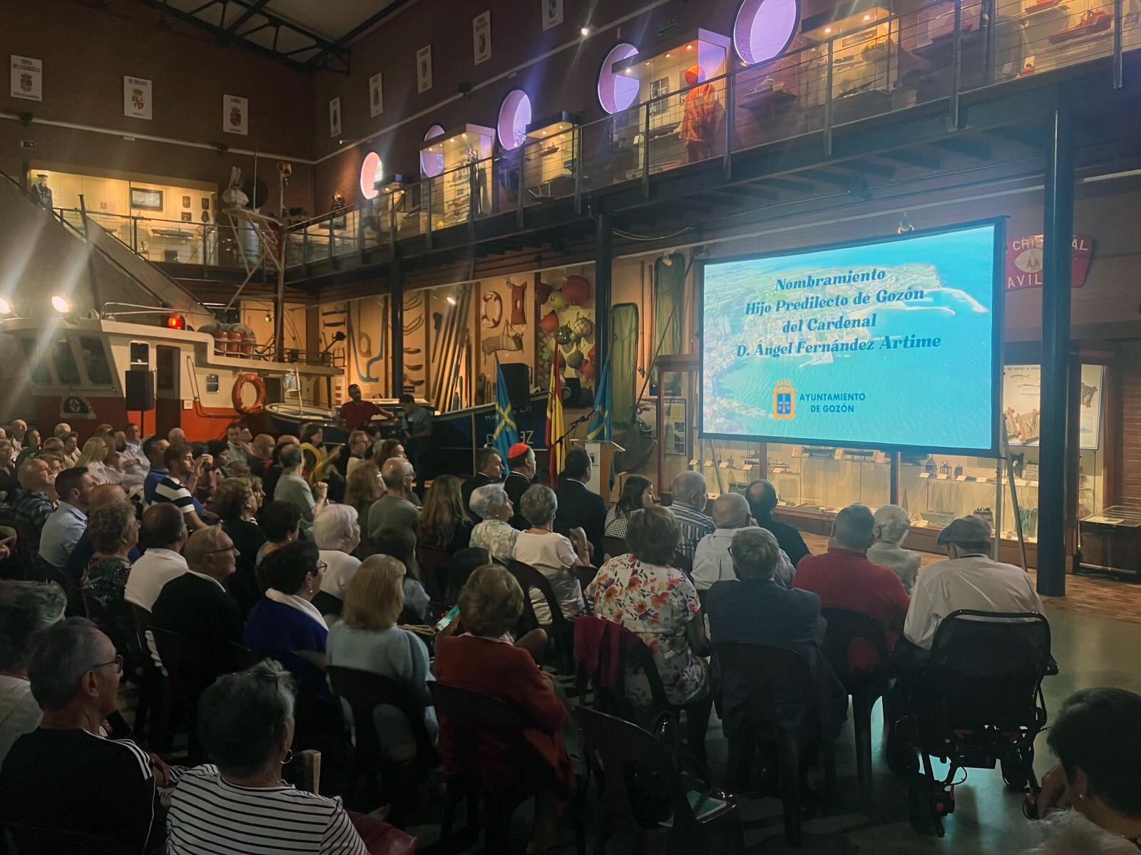 El Museo Marítimo de Asturias ha acogido el acto en el que se ha nombrado al cardenal Ángel Fernández Artime Hijo Predilecto de Gozón.