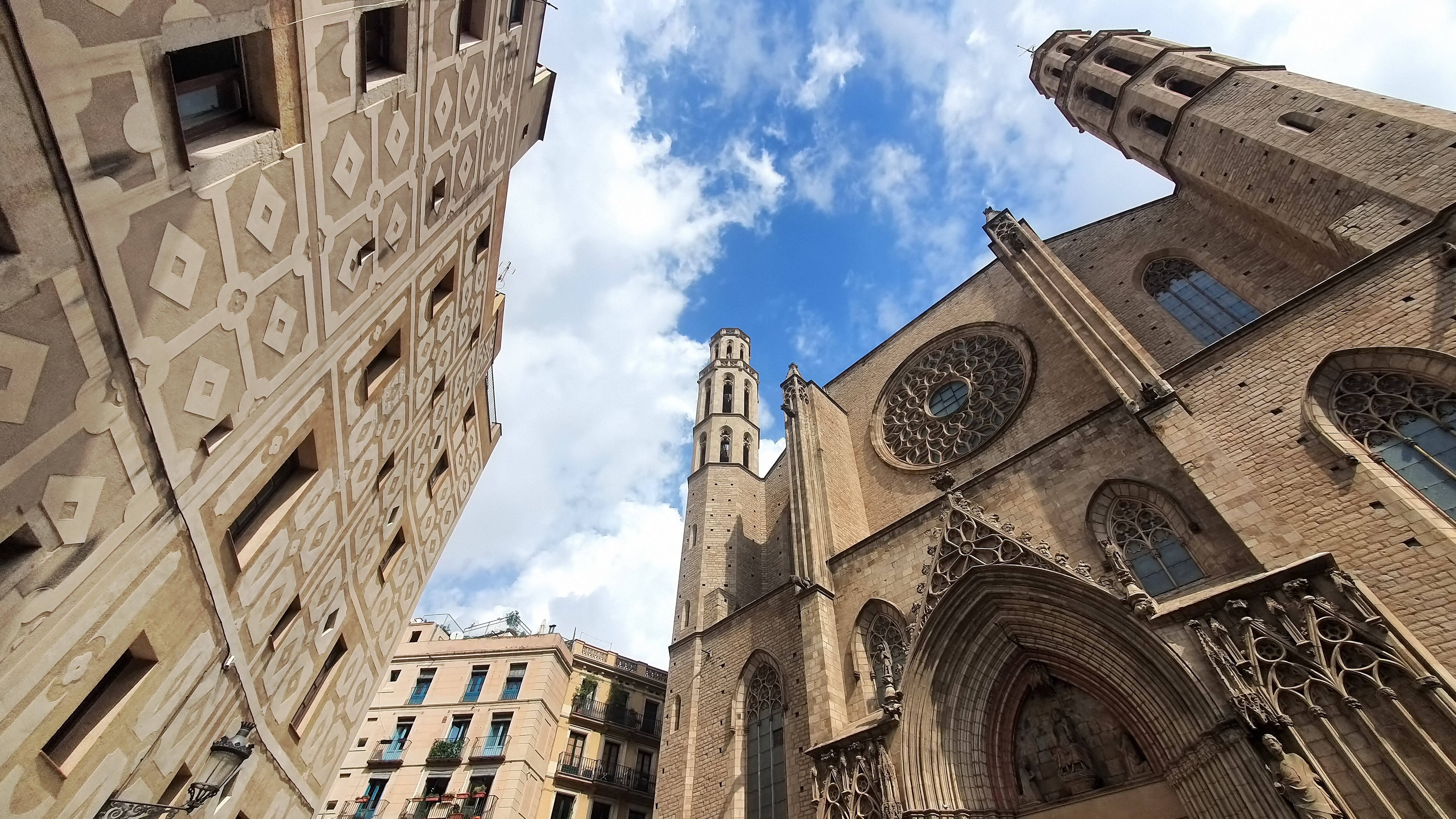 View from below of Basílica de Santa María del Mar in the gothic quarter of Barcelona, Spain