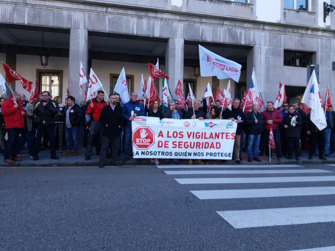 Los vigilantes de seguridad piden más medios evitar agresiones y que se reconozca la figura de agente de autoridad