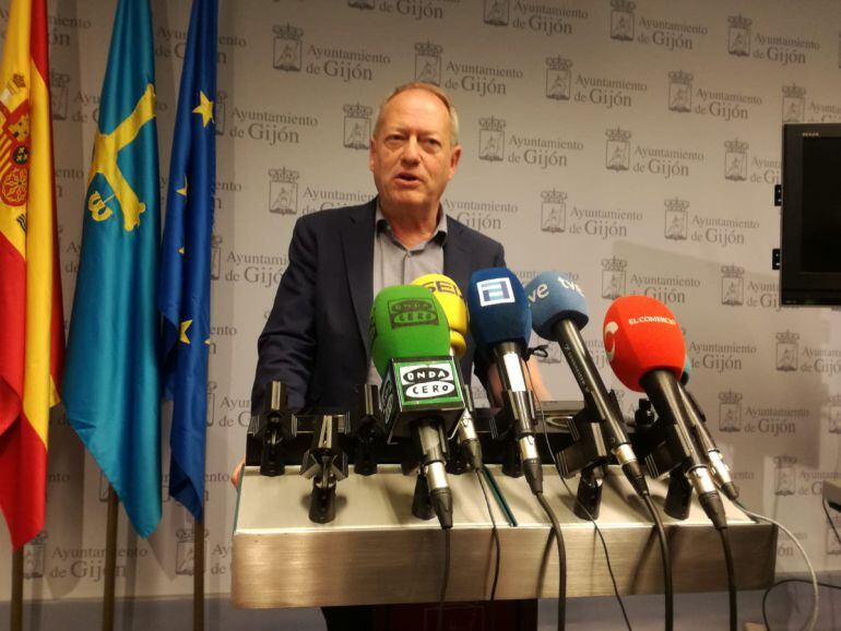 Aurelio Martín, portavoz de IU, comparece en el ayuntamiento de Gijón