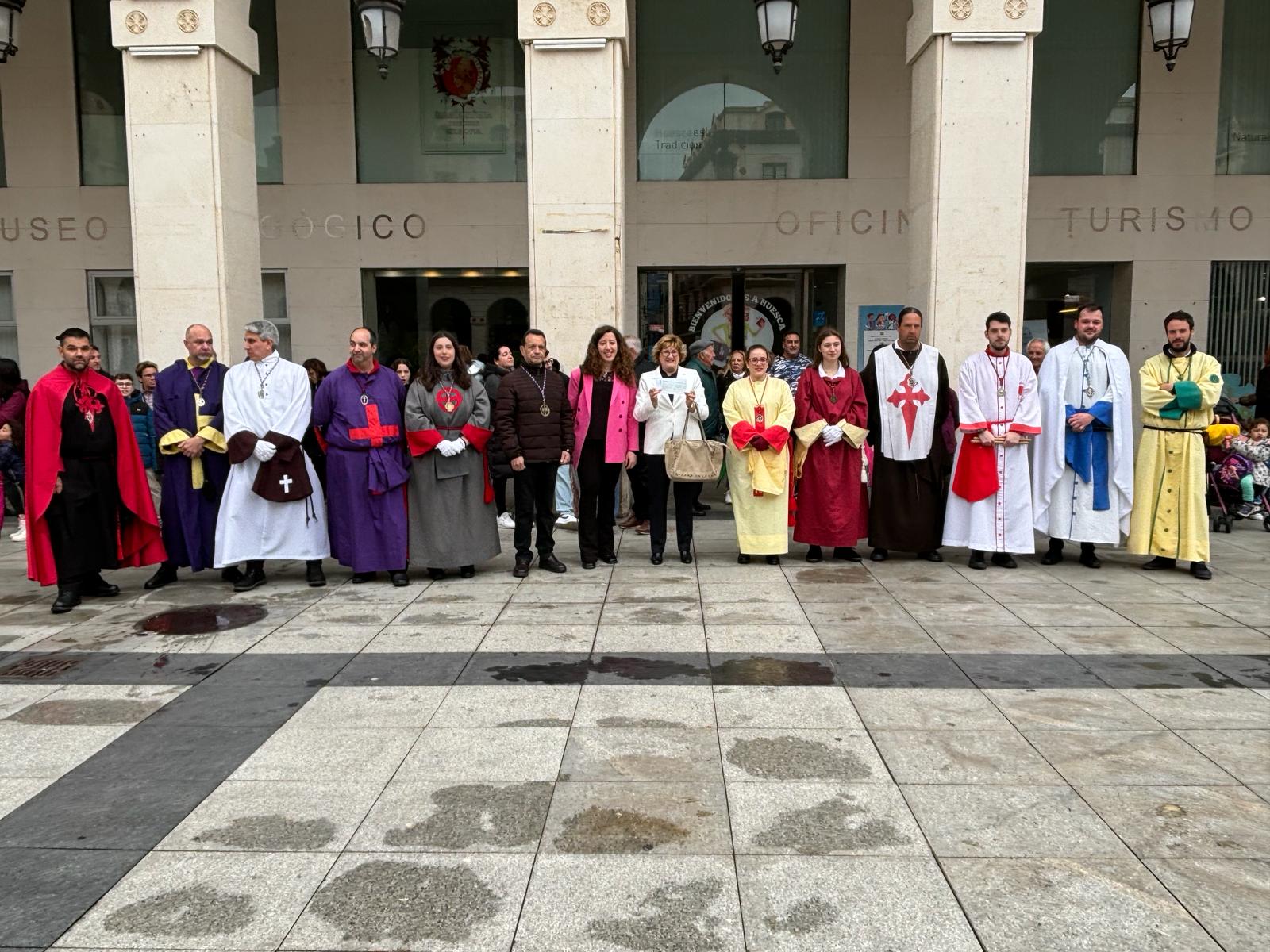 Responsables de las cofradías, junto al mayordomo 1º de la Vera Cruz y responsables de AODEM