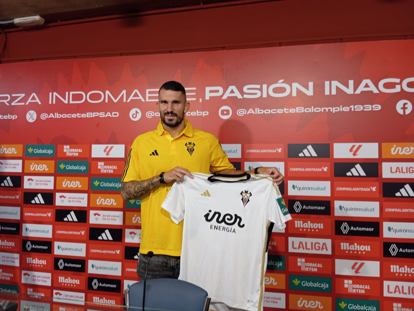 Presentación de Datkovic como jugador del Albacete