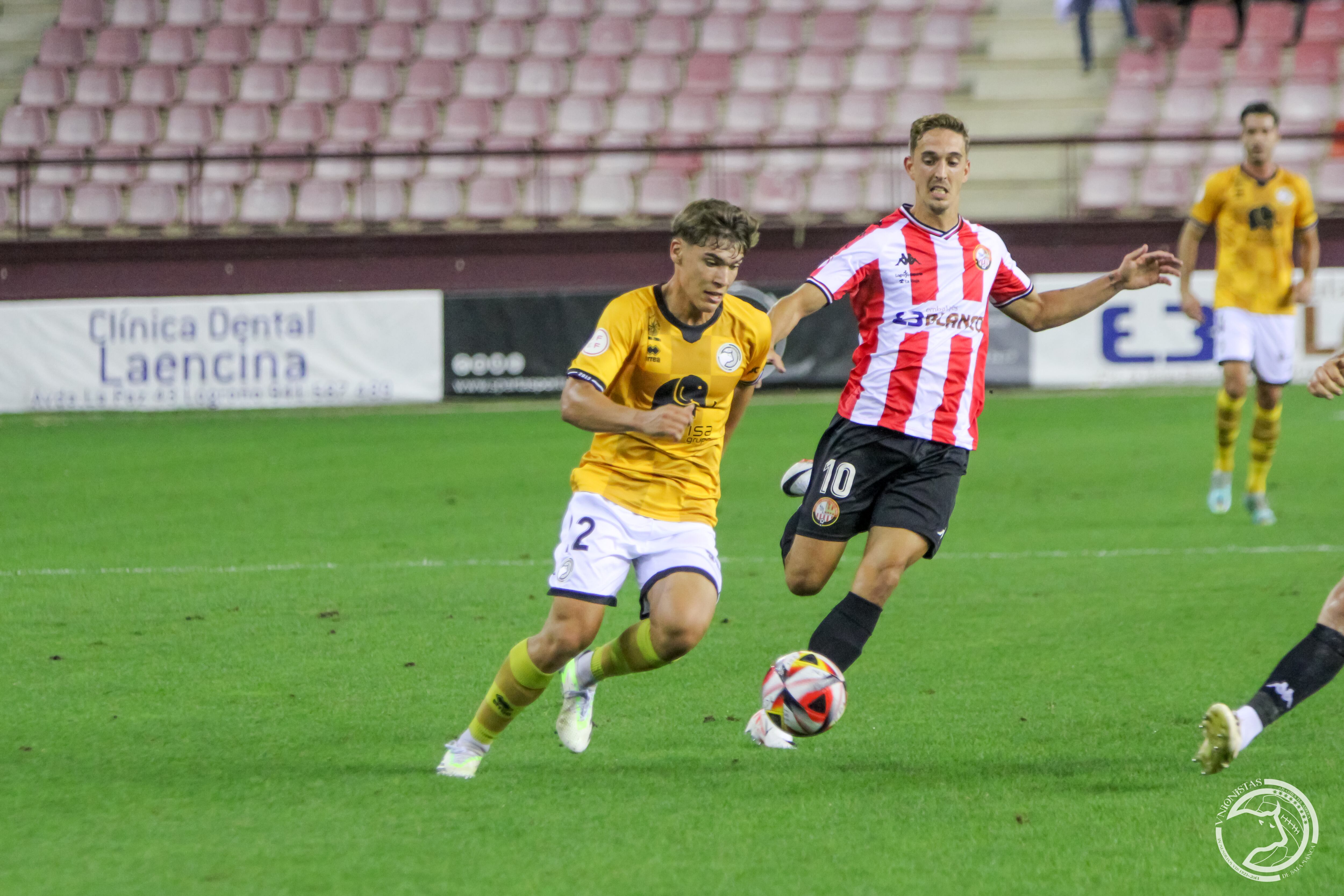 Carlos Giménez, en una acción durante el partido frente a la SD Logroñés/Unionistas CF