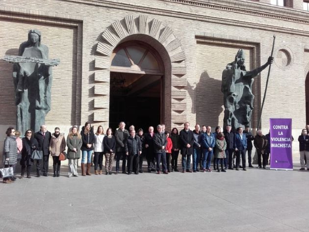 Concentración en el Ayuntamiento de Zaragoza contra este asesinato machista