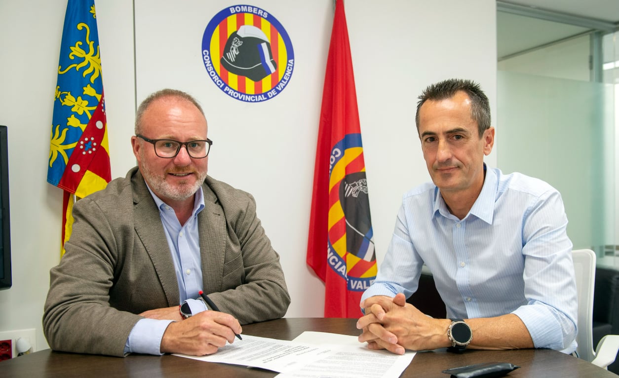 Jorge Gil Blesa (d) Inspector Jefe del Consorcio Provincial de Bomberos con Avelino Mascarell, presidente del Consorcio