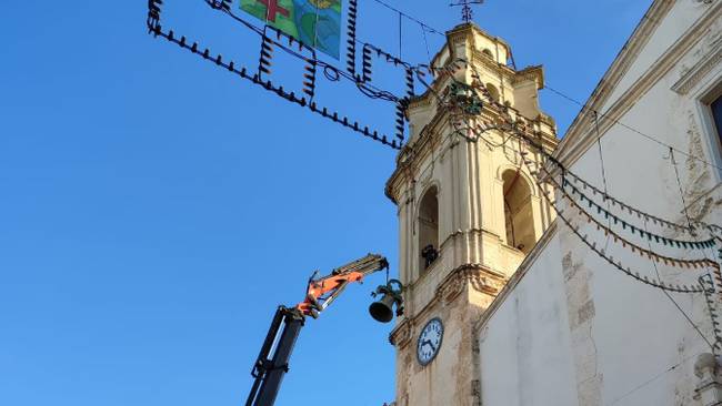 Retirada de las campanas de la iglesia