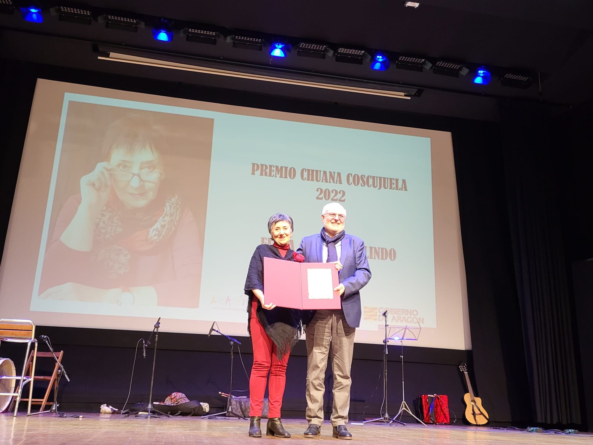 El Premio Chuana Coscujuela 2022 a la escritora y dramaturga Elena Gusano Galindo por su trabajo por revitalizar el aragonés ansotano