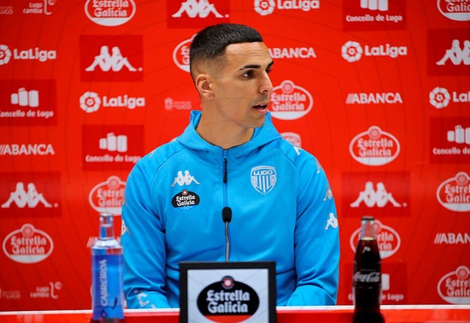 Alberto Rodríguez, jugador del CD Lugo durante una rueda de prensa en el Anxo Carro