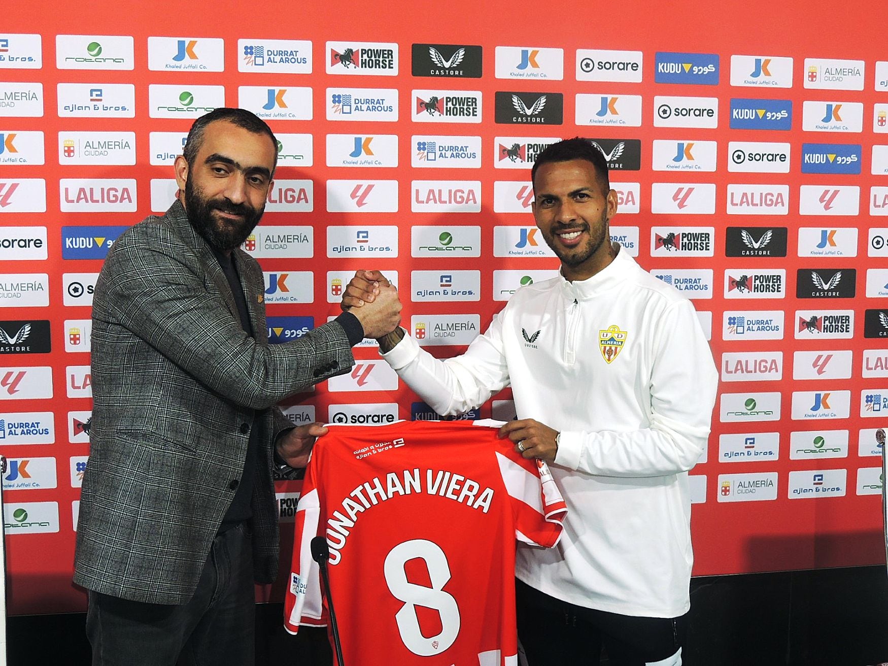 Jonathan Viera el día de su presentación en el Almería.