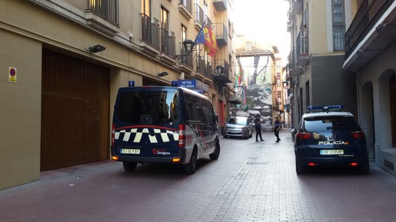 Cordón policial en la calle Contamina