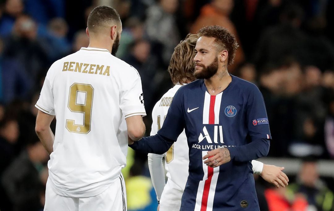 Benzema y Neymar se saludan tras un Real Madrid - PSG de Liga de Campeones. 