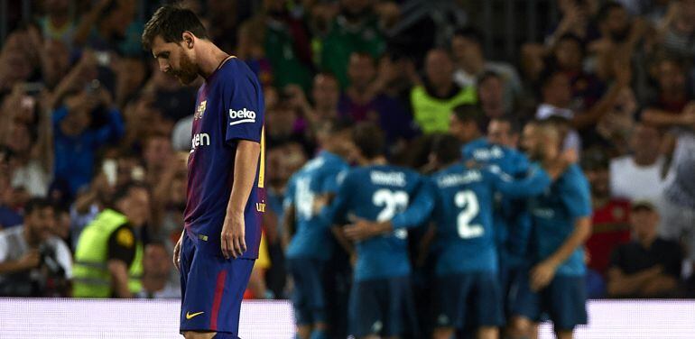 Leo Messi, en los últimos minutos del encuentro de ida de la Supercopa de España entre el Barcelona y el Real Madrid.