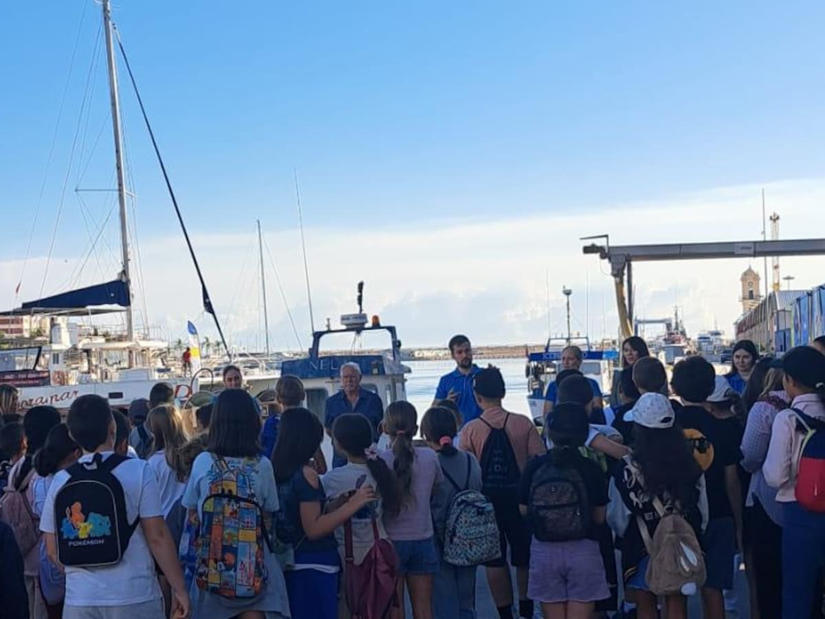 Los y las estudiantes conocen las profesiones y el ecosistema del mar