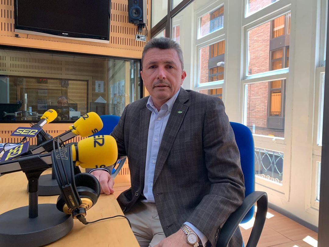 Pascual Salvador, candidato de Vox a la presidencia de la CARM en los estudios de Radio Murcia