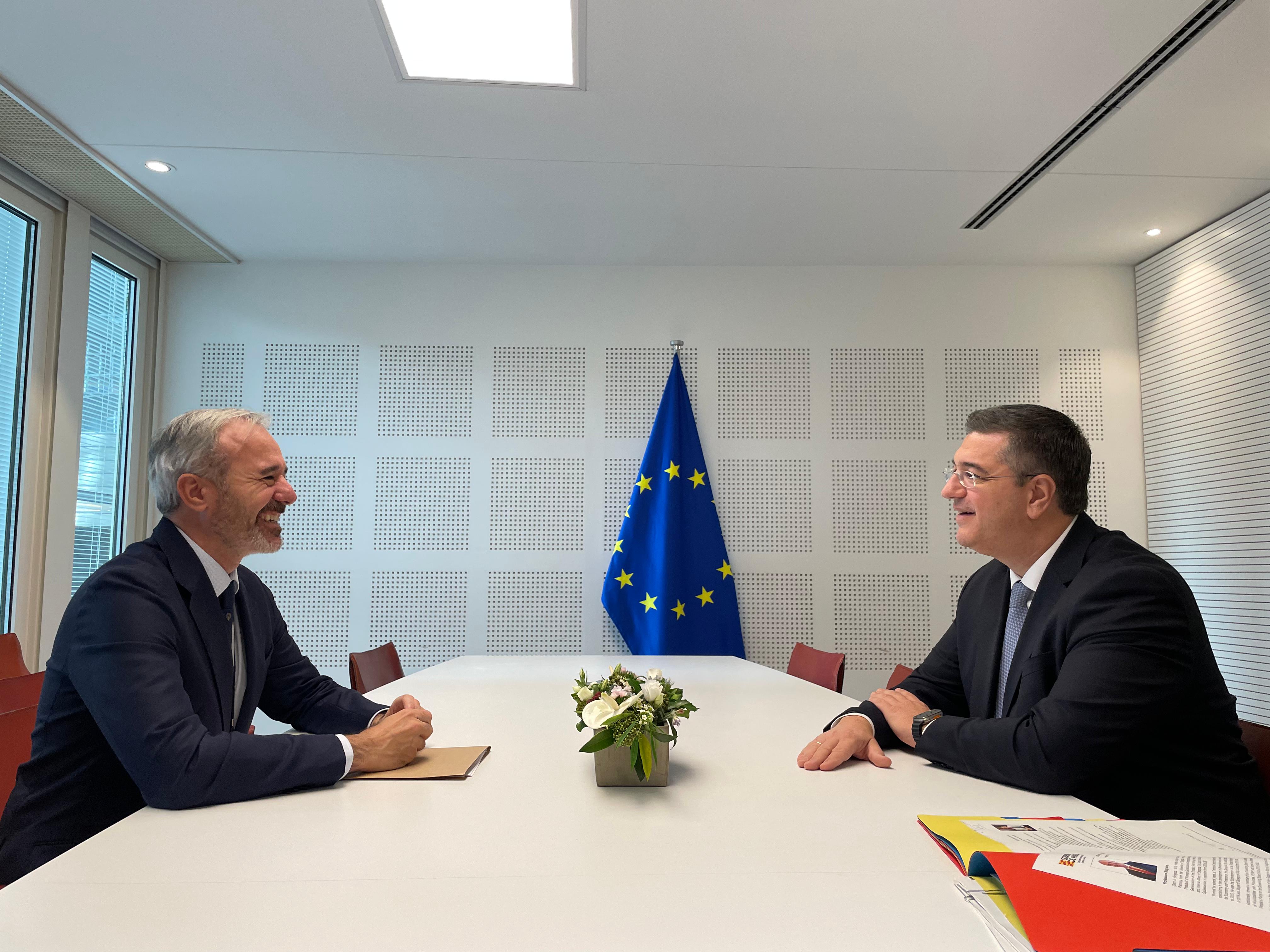 Reunión del presidente Azcón con el vicepresidente del Comité de las Regiones y candidato a comisario europeo de Transporte y Turismo Sostenible, Apostolos Tzitzikostas