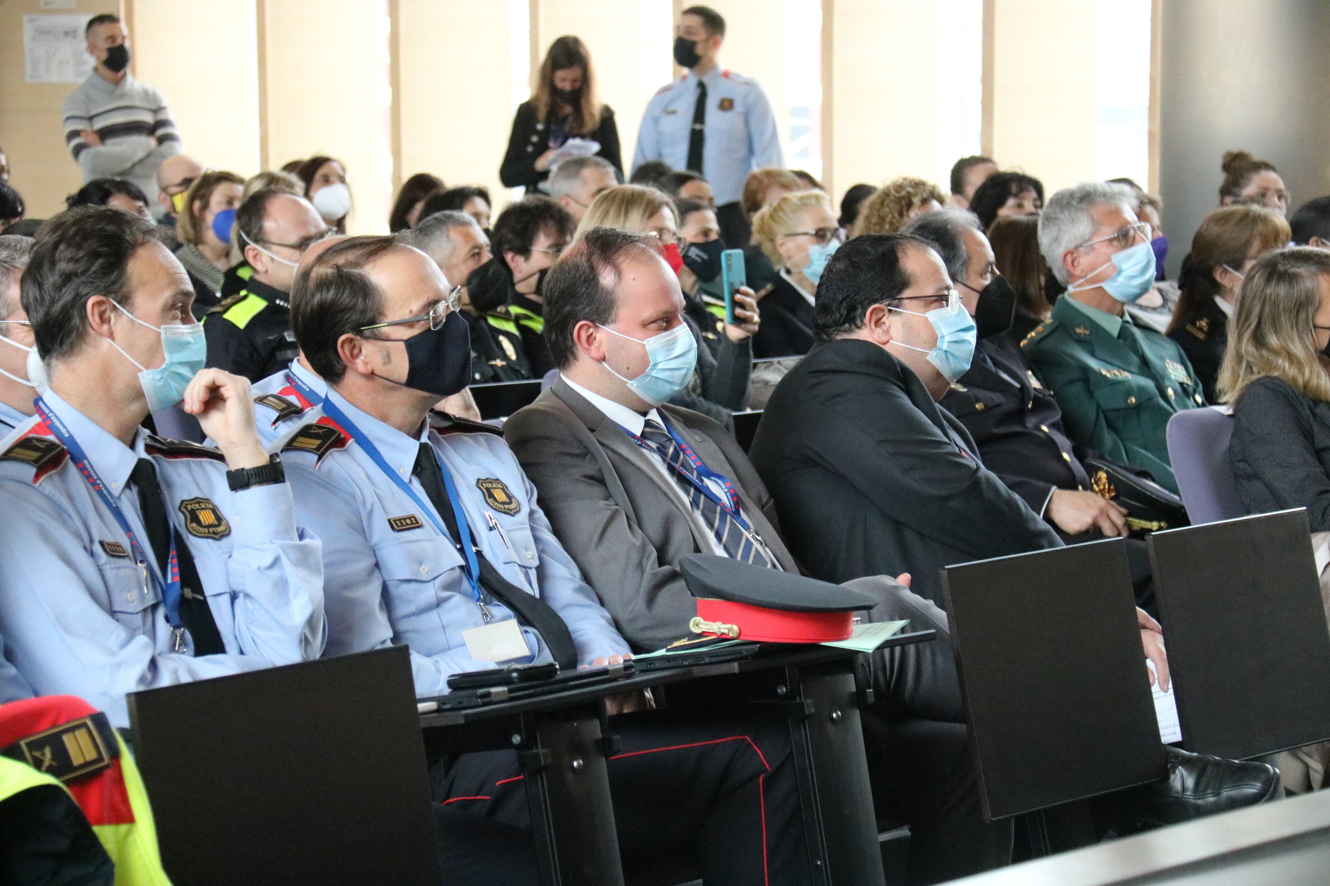 El comissari Josep M. Estela i el conseller Joan Ignasi Elena acompanyats del director de la Policia, Pere Ferrer, i el número 2 dels Mossos, Eduard Sallent