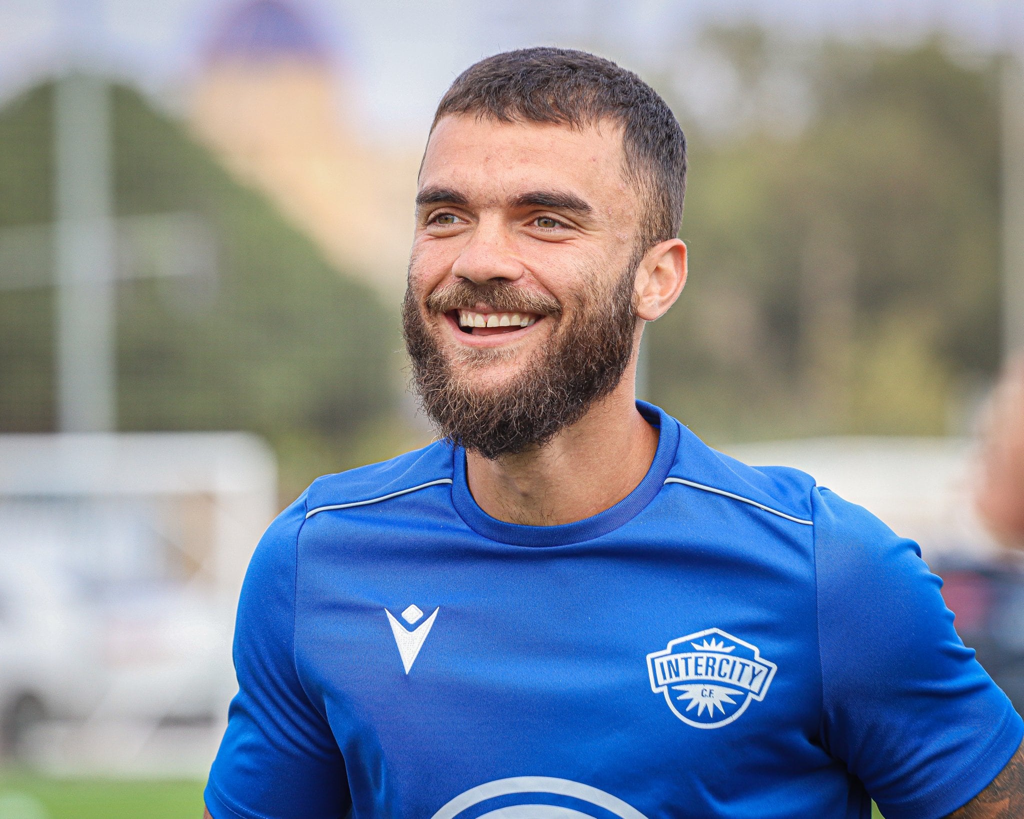 Álvaro Pérez, jugador del Intercity, entrena en el Antonio Solana. Foto: CF Intercity