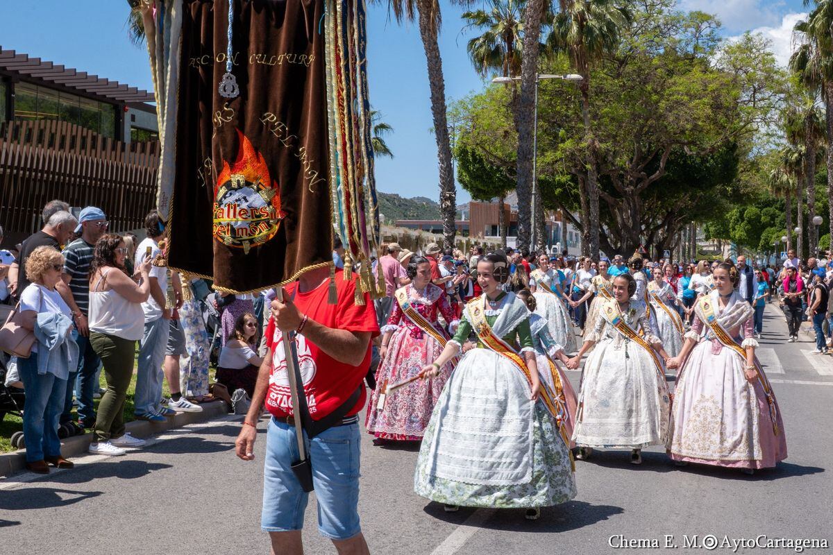 Falleros disparan en Cartagena una mascletá de récord en recuerdo a las víctimas de la dana de Valencia