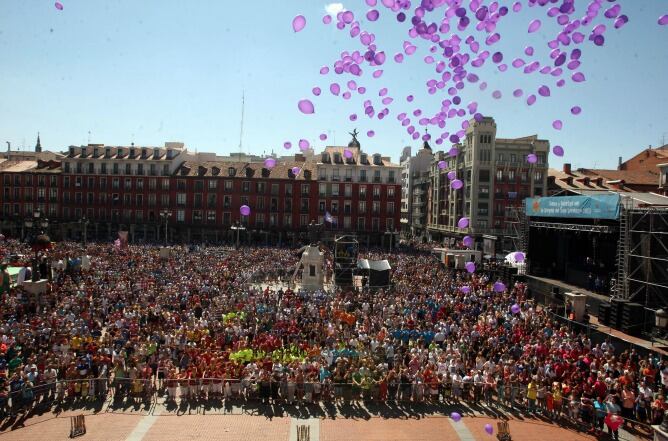 Imagen de la Plaza Mayor a las 13:00 horas en la inauguración de las fiestas