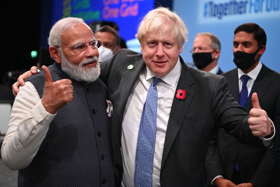 Los primeros ministros de Reino Unido, Boris Johnson, e India, Narendra Modi, en una de las conferencias de la COP26.