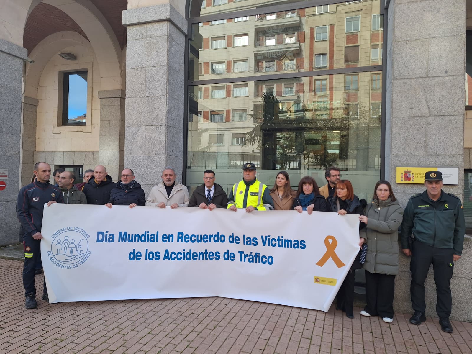Minuto de silencio por las víctimas de accidentes de tráfico en la Subdelegación del Gobierno en Burgos