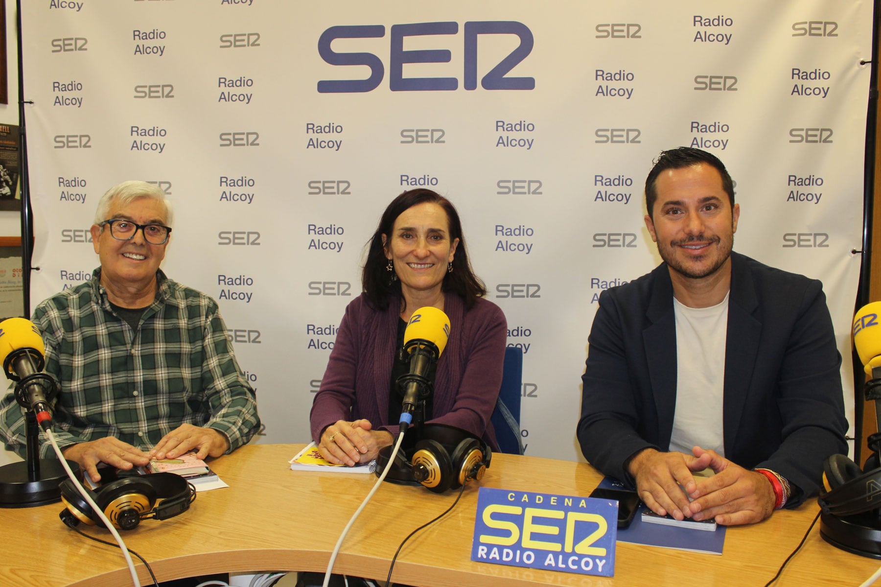 Javi Molina, Elionor Ortolà i Ismael Vidal, en l&#039;estudi central de Radio Alcoy