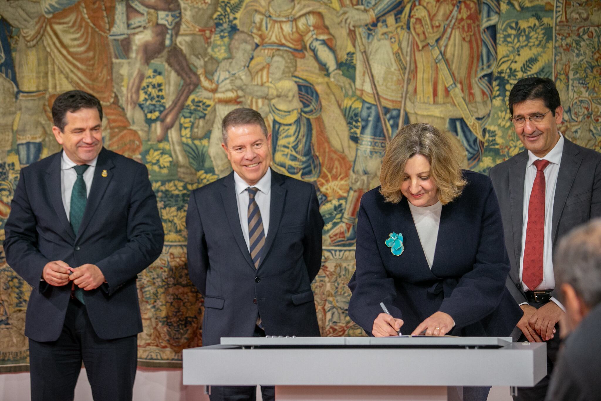 Emiliano García-Page ha presidido la firma de los convenios del Programa de Apoyo Activo al Empleo