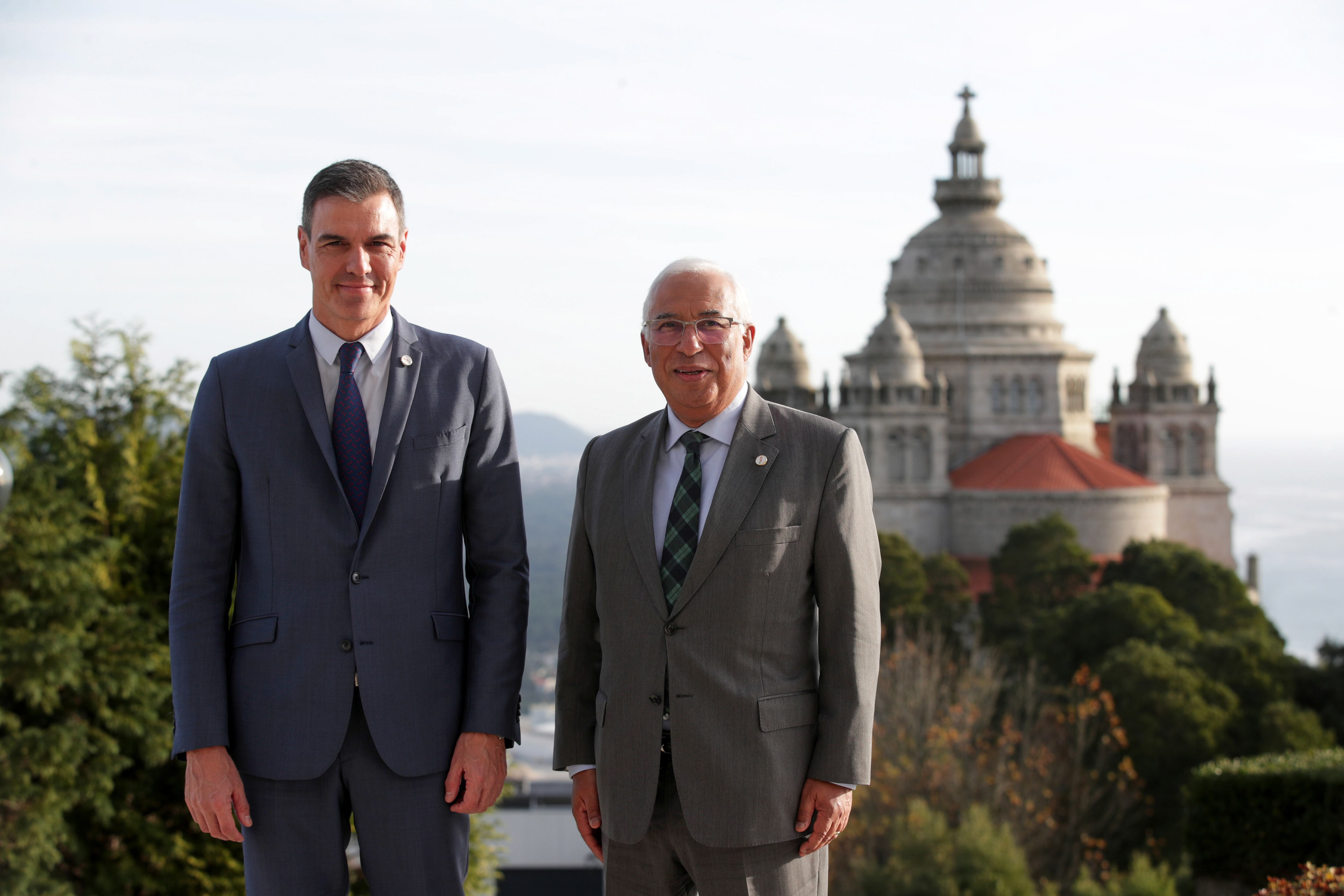 El presidente del Gobierno, Pedro Sánchez, junto con el primer ministro portugués, Antonio Costa, durante la Cumbre Hispano-Portuguesa