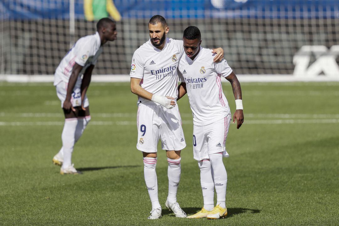 Benzema y Vnicius durante el Clásico. 