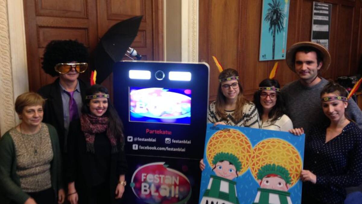 La Diosa Momo despide el Carnaval con la quema de la Sardina