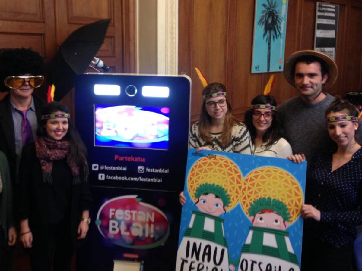 La Diosa Momo despide el Carnaval con la quema de la Sardina