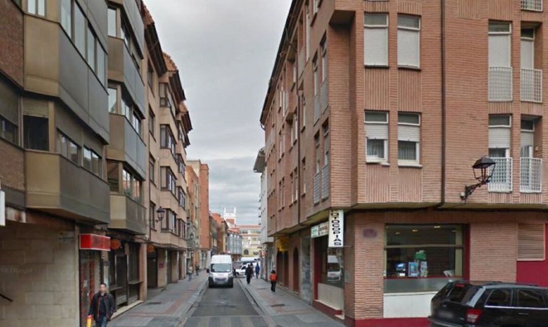 Calle Colón en su tramo hacia el Paseo del Salón